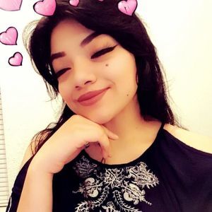 Meet your Posher, Adela